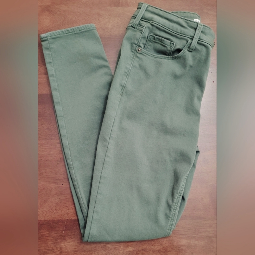 Old Navy RockStar Super Skinny High Rise Built-in Warm.  Size 8.